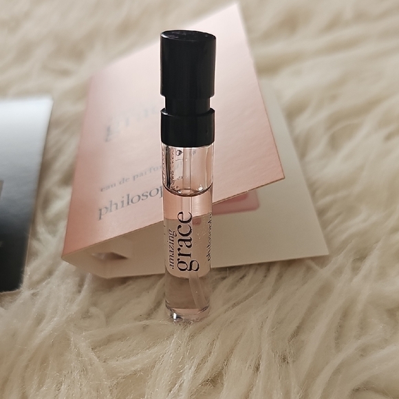 Assorted Perfume Sample Collection - Picture 4 of 8